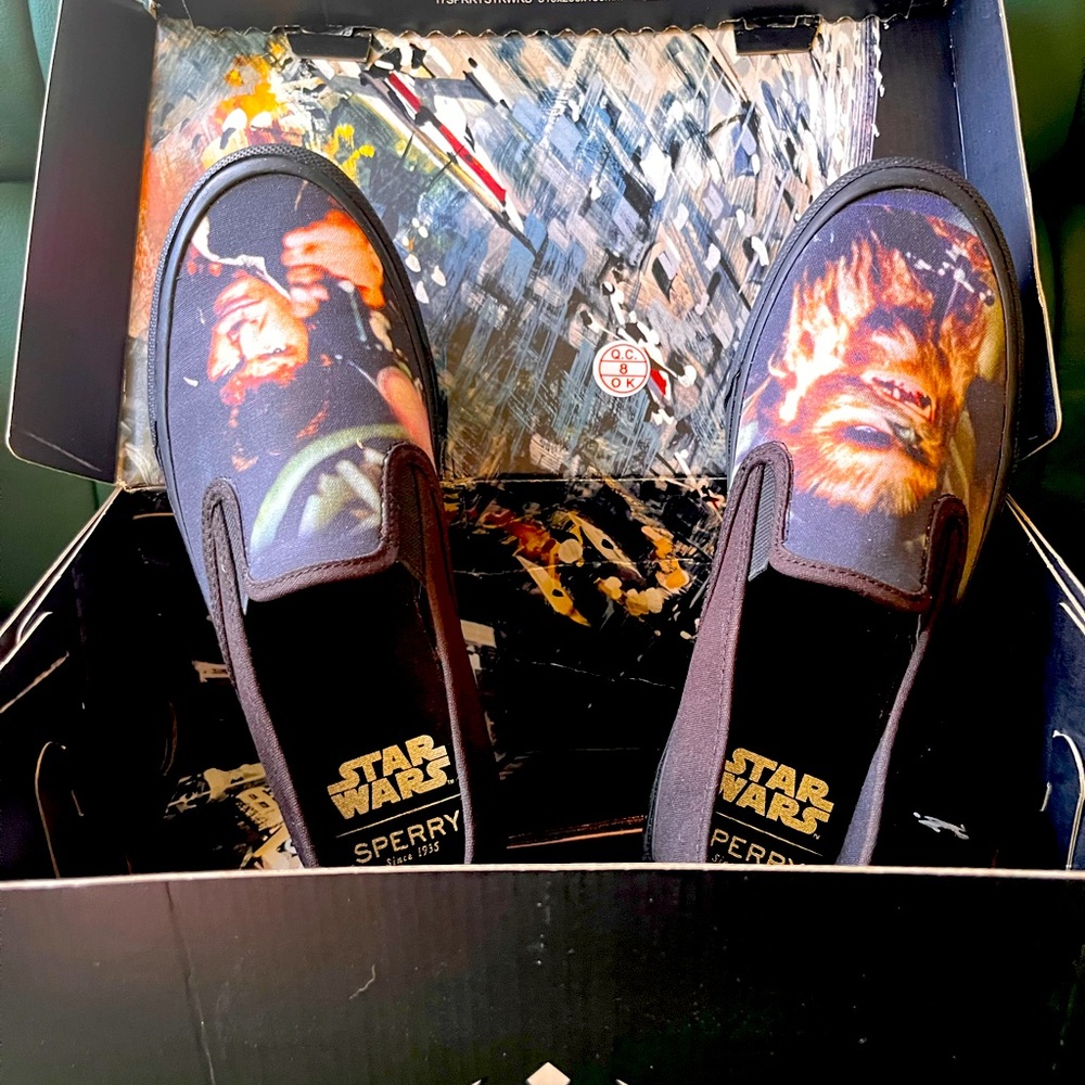 BRAND NEW SPERRY Women’s 8.5
Star Wars Cloud Slip-on Han and Chewie Sneakers - Picture 2 of 6